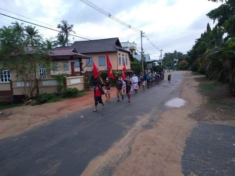 Local residents in Maungmagan village, Launglon township marched in protest of military regime this morning. #WhatsHappeningInMyanmar #July1Coup #MilkTeaAlliance