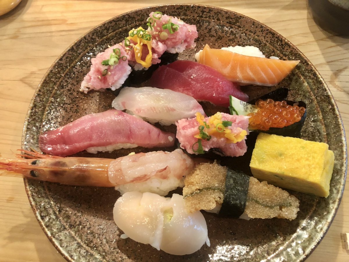 PaprikaGirl_JP's tweet photo. Just a reminder about what you could be eating for lunch today. In case you need inspiration. 
Ah, I love Japan. https://t.co/sYcMBCGJn8