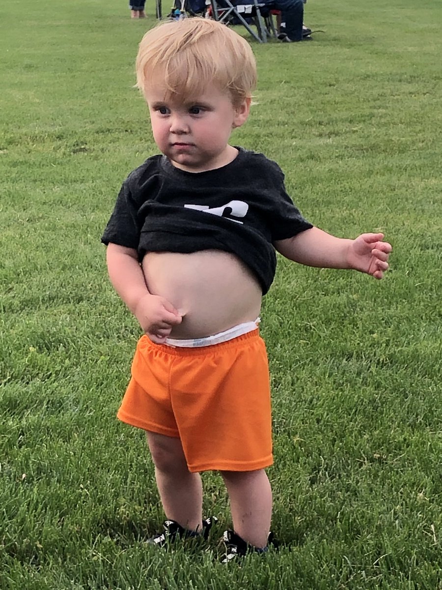kyleharmon34's tweet image. Already rocking the O Line crop top letting the gut breathe. #OffensiveGuard