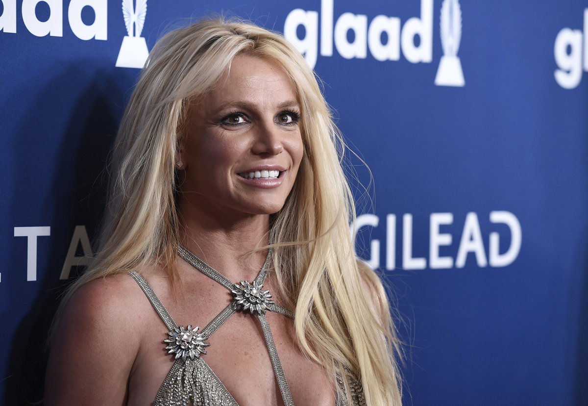 With conservatorship in limbo, Britney Spears is living her best life in Hawaii