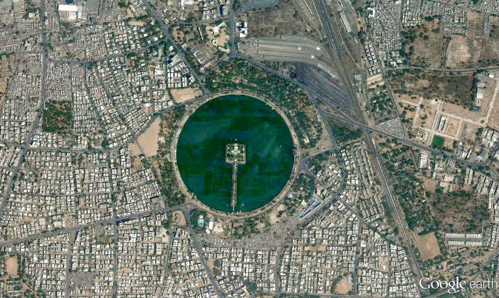 NHSRCL | #DidYouKnow, one of India's leading financial institution, State  Bank of India's logo is similar to Ahmedabad's Kankaria Lake when seen from  a height.... | By National High Speed Rail Corporation