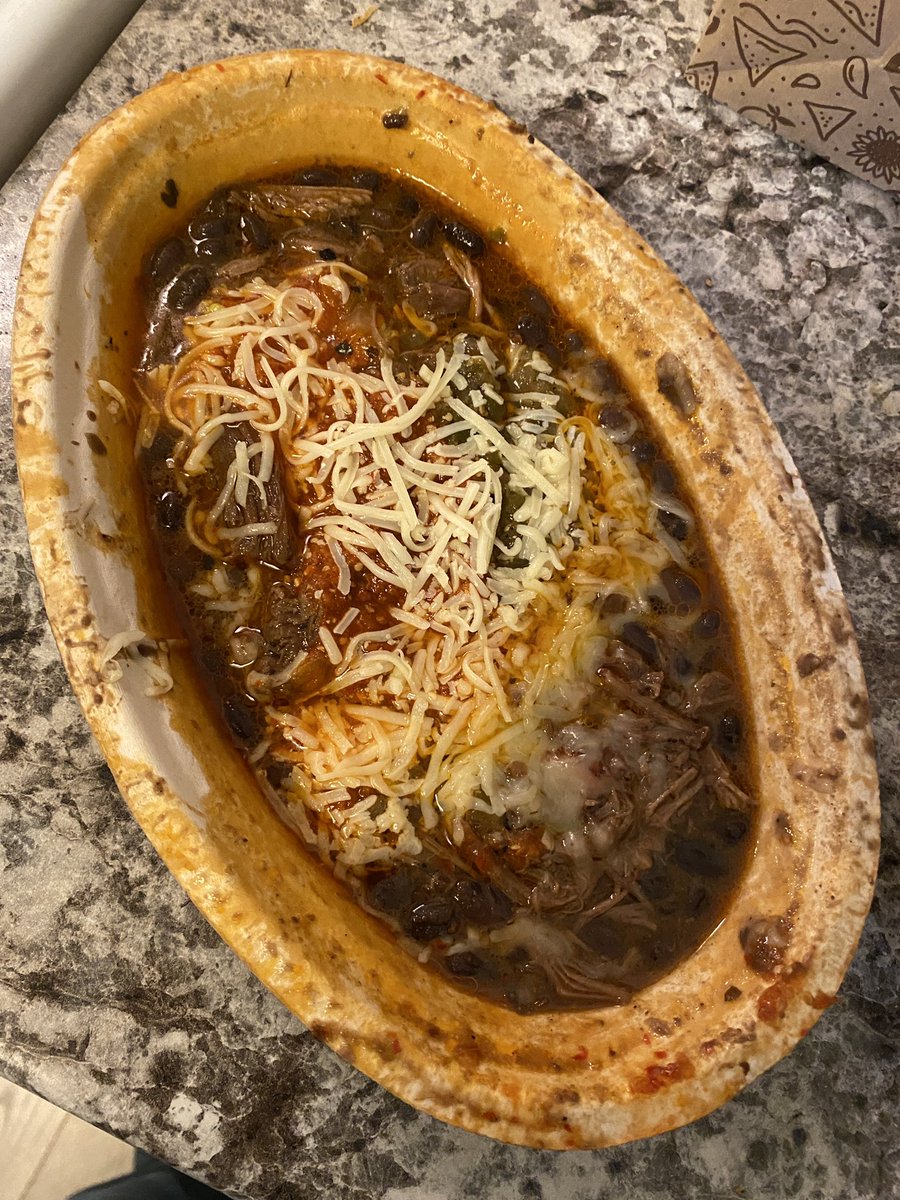 SwtStvn's tweet photo. @ChipotleTweets Hi; long time listener, first time caller. So you made me wait a half hour past when my online order should have been ready, THEN I get home to, not the barbacoa bowl I paid for, but BEAN SOUP? Unacceptable. You’ve lost a friend for life. #badcustomerservice https://t.co/2DEpWQd7IL