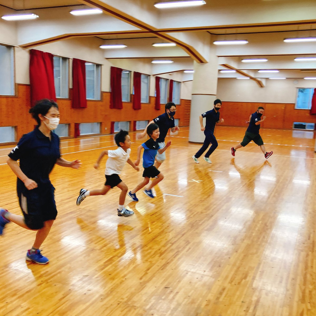 sosponet's tweet photo. 本日行われたちびスポの様子です！
今回のテーマは基礎運動でした🏃‍♂️

今回の教室ではダッシュをメインに学びました。速く走るための姿勢や腕の振り方を学び、最後はみんなでしっぽ取りをして楽しみました！

まだまだ参加者募集しております😆

#そうスポねっと
#ちびスポ
#基礎運動
#ダッシュ https://t.co/NQT4D3G3d3