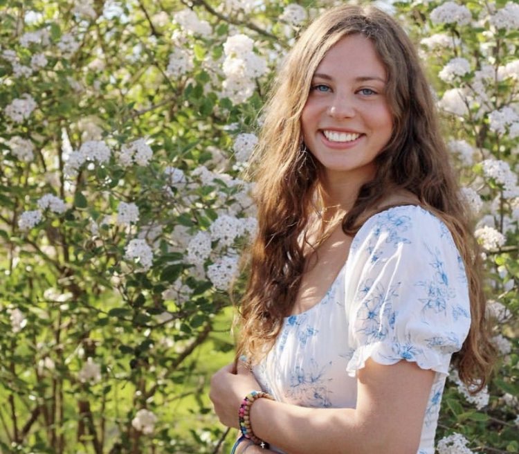 BigMoBarrett's tweet photo. BREAKING: Anna Currin WINS the Cincinnati High School COURAGE AWARD! We love you, Anna! #KeepGoing25 WATCH FULL VIDEO: https://t.co/dNumpRKNcm https://t.co/Fs8SNJDFm5