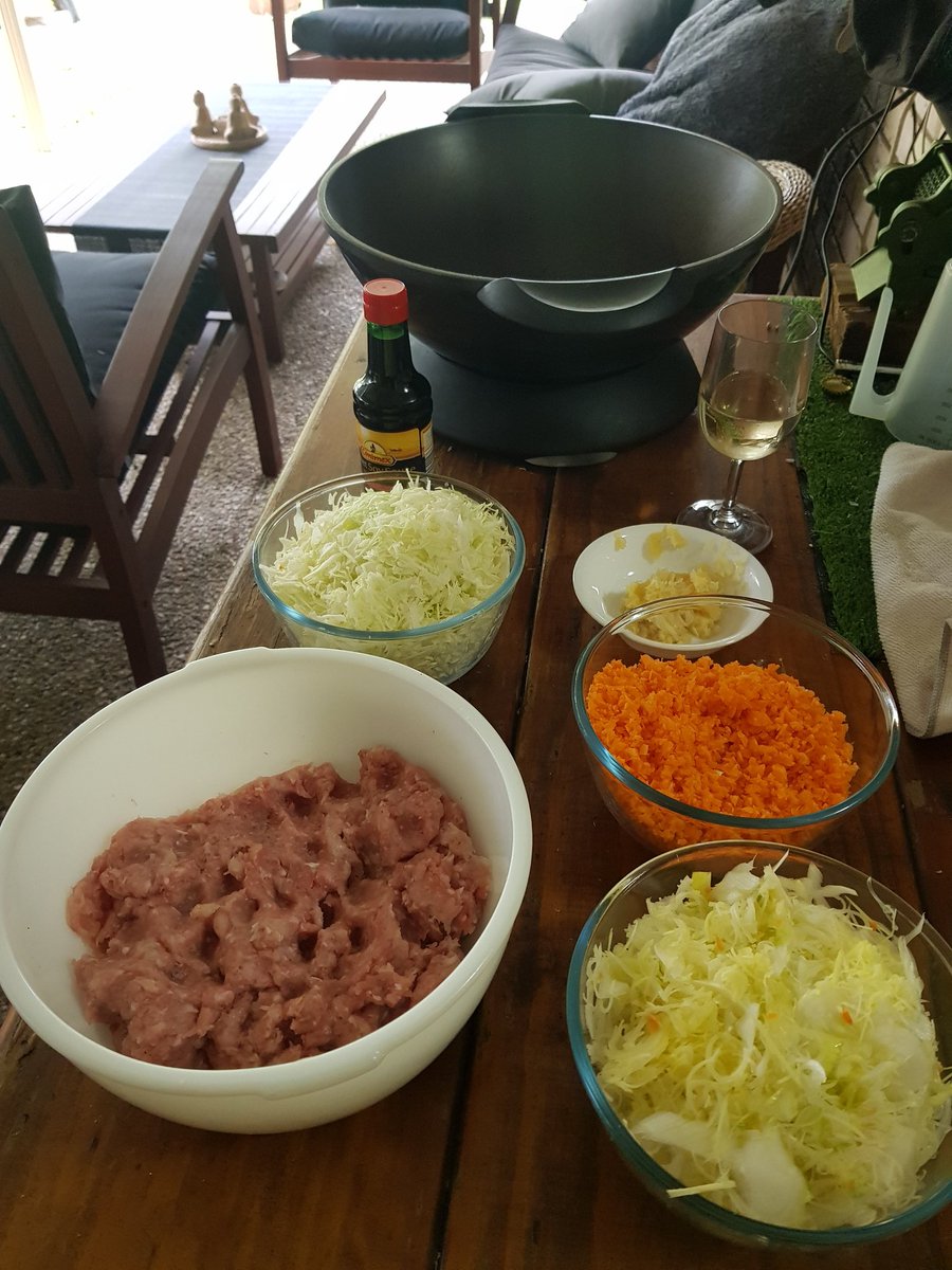 Dobboinaus's tweet photo. Let's go #lockdownbne
#Lumpia Day
#indonesian #food https://t.co/XP5NivAlQZ