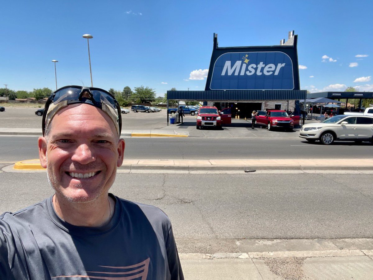 jenagutzman's tweet photo. Who else’s dad casually takes photos at all the Breaking Bad filming sites? https://t.co/jCieiiKQuA