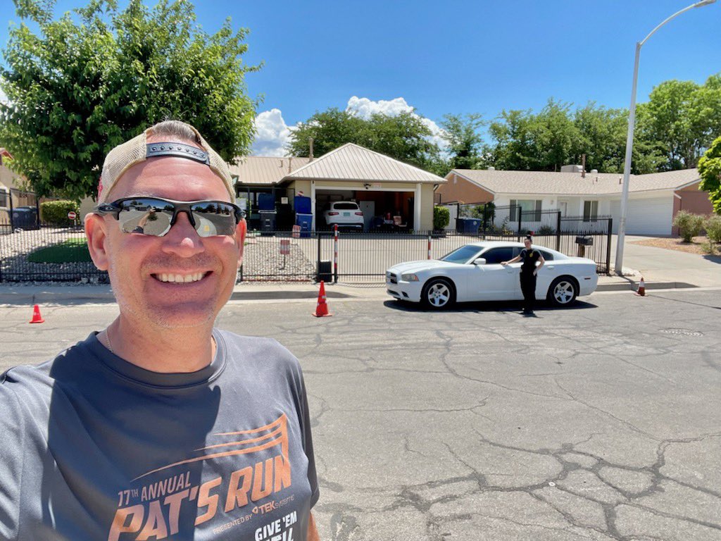 jenagutzman's tweet photo. Who else’s dad casually takes photos at all the Breaking Bad filming sites? https://t.co/jCieiiKQuA