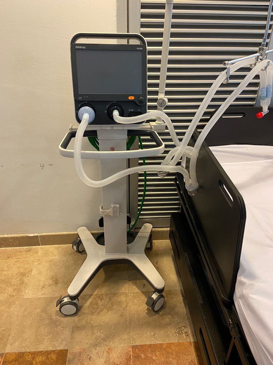cmendozadavis's tweet photo. Para enfrentar la ola de contagios por Covid, recibimos en #BCS 30 ventiladores, 30 monitores, 30 camas, 60 bombas de infusión y un equipo de rayos X portátil. La coordinación es fundamental en momentos difíciles. Agradecemos a la Federación el apoyo. #ResponsabilidadYSolidaridad https://t.co/ZO6XfeZ9eq