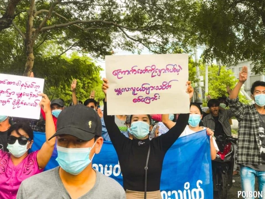 KaungKhantHto10's tweet photo. Powerful Mandalay Youth strike and Cooperative University joined to  march and protested against the dictatorship &amp; chanted revolutionary slogans on main road. 

#July1Coup
#WhatsHappeningInMyanmar https://t.co/qUNcISh4Yi