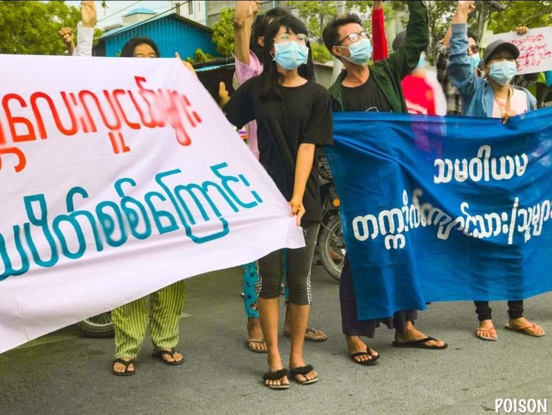 KaungKhantHto10's tweet photo. Powerful Mandalay Youth strike and Cooperative University joined to  march and protested against the dictatorship &amp; chanted revolutionary slogans on main road. 

#July1Coup
#WhatsHappeningInMyanmar https://t.co/qUNcISh4Yi