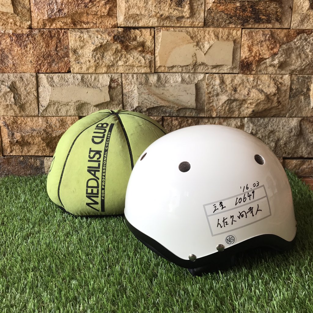 santaruna's tweet photo. WTS arai helmet NJS with cover (bag). DM or wa 08561747779 #fnfjb https://t.co/84IGxwdsSL