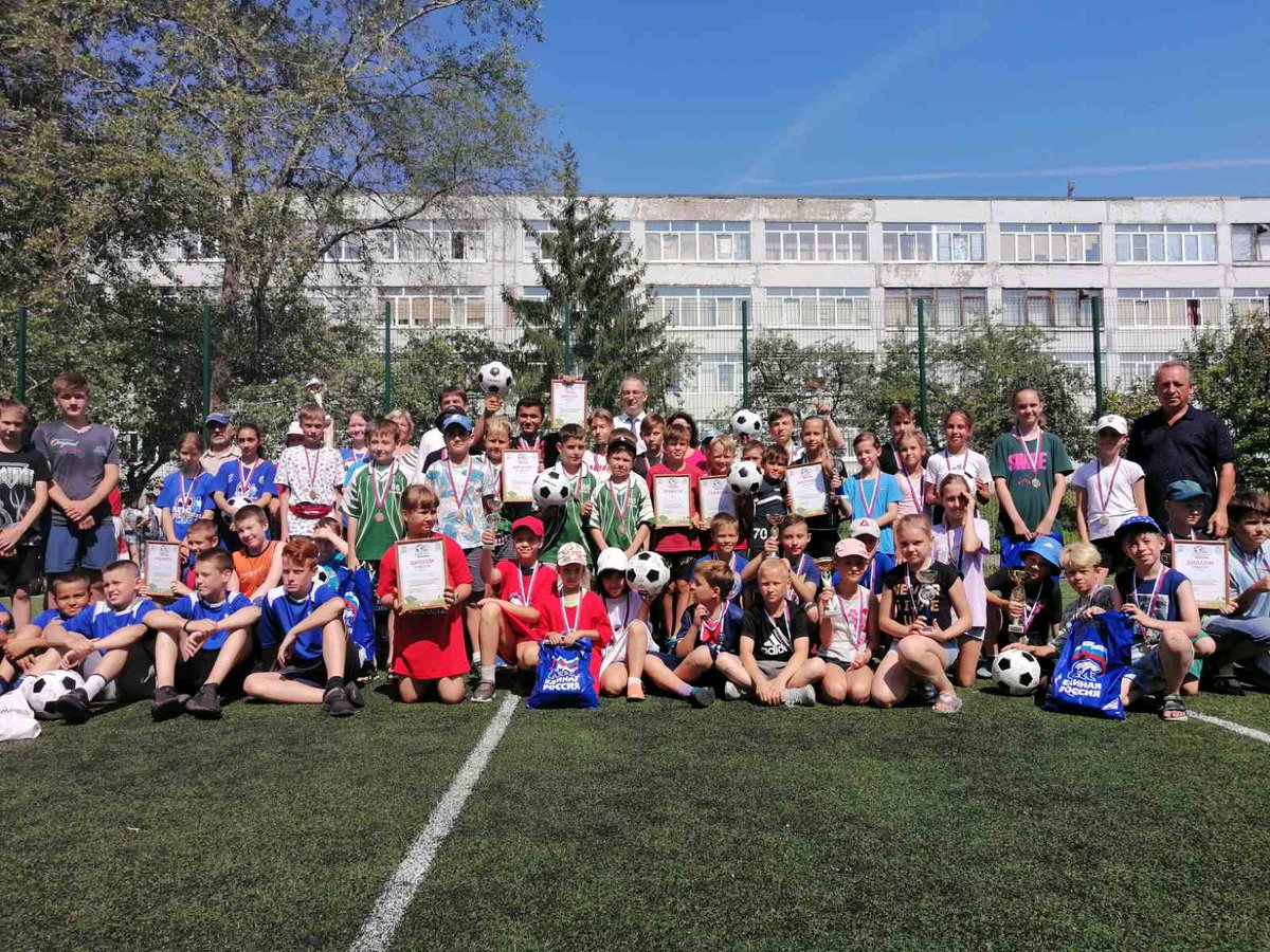 school34samara's tweet photo. Поздравляем футбольную команду с победой в турнире "Лето с футбольным мячом". Мальчики старшей группы. Заняли 3 место! Молодцы! Тренер Крамм К.Н. 💪🏻🥉 #Школа34Самара https://t.co/5b2bfqXxul