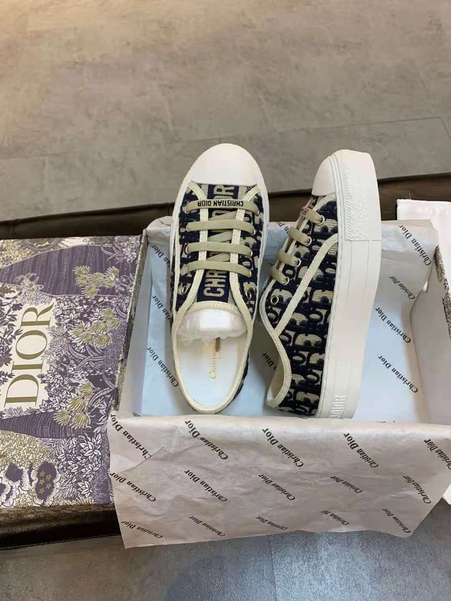 HypesneakerR's tweet photo. 💎
#hypesneaker #streetstyle #sneakers #shoes #streetwear #fashion #luxury https://t.co/63U0nIi7PL