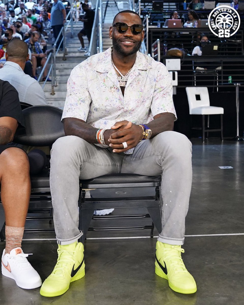 LASparks's tweet image. Courtside with the King 👑

Thanks for pulling up, @KingJames ✊
