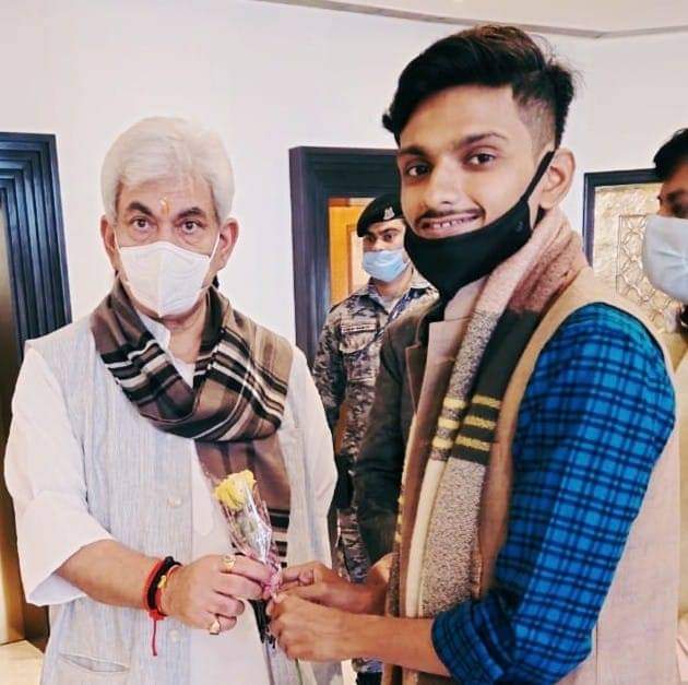 omkareshwar_rai's tweet photo. सादर चरण स्पर्श जन्मदिन की बहुत-बहुत बधाई बाबूजी भगवान भोलेनाथ की कृपा आप पर सदैव बनी रहे। @manojsinha_ https://t.co/lPEGfe86ME