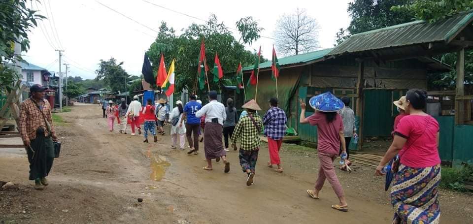 EiLaeLaeZaw's tweet photo. Protest to overthrow the dictatorship was successfully staged by the residents of Lonekhin group, Hpakant Tsp. 

#July1Coup
#WhatsHappeningInMyanmar https://t.co/piAeVvIwwt