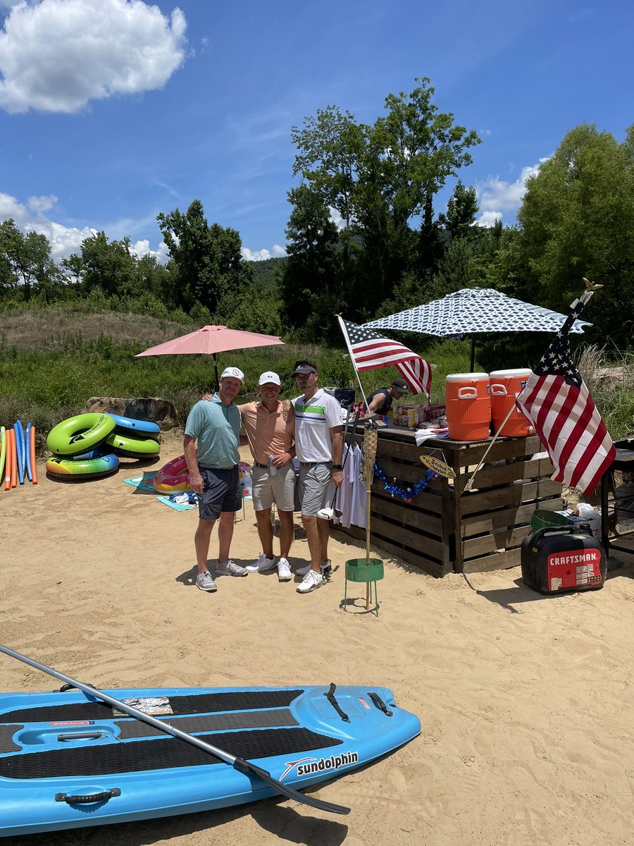 SweetensCove's tweet photo. Sometimes, a tiki bar appears on the 6th greenside bunker….
#summersatsweetens #thebeach #dawgsandbrats #merica #welcometoourtikibar #andbacktoyouroger #livefromthesixth https://t.co/KBxHsVSIOe