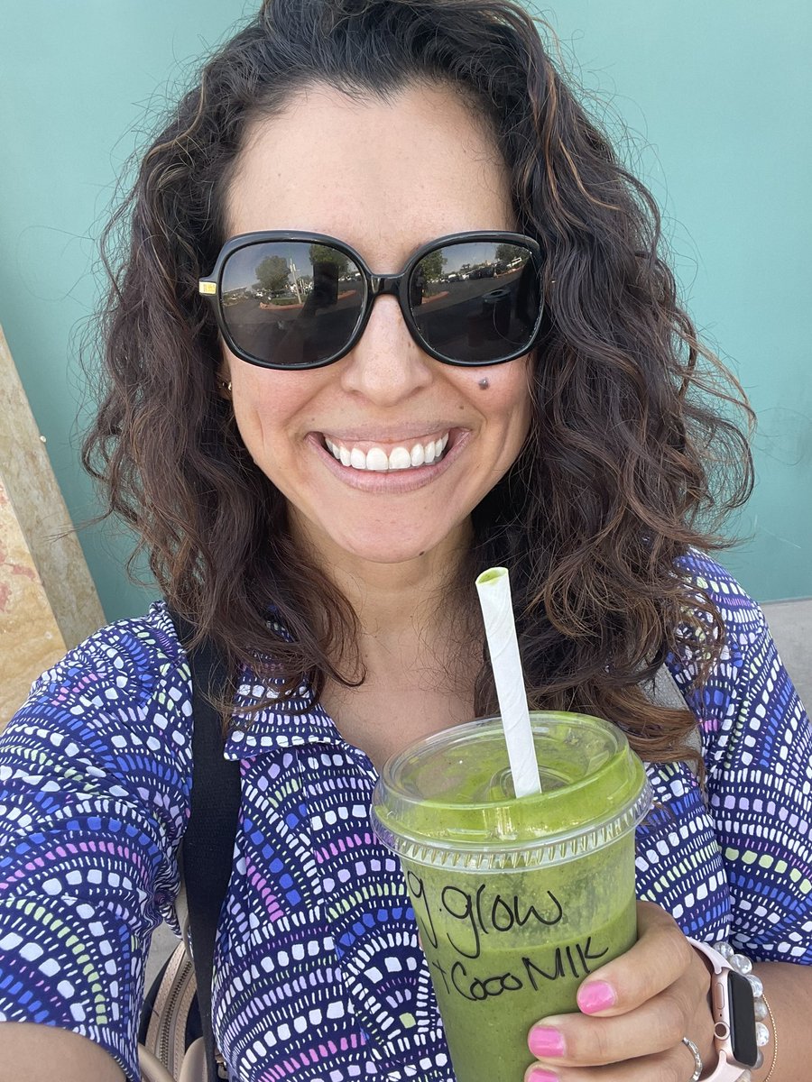 Upgraded to the larger #Glow smoothie to celebrate a great first half of the year! Ready for what the rest of 2021 has in store! 😎💃🏾

#dreambig #workhard #donttakeitpersonal #fouragreements #micomunidad #glowbabyglow #HumpDayHappiness #grateful