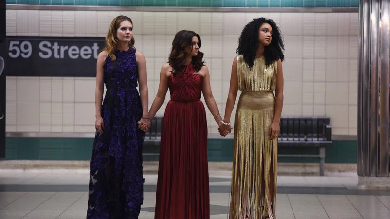 boldtypescenes's tweet photo. the colurs match too ; indeed a full circle !!! 🥺🌝
#TheBoldType https://t.co/YVgV81F6qr