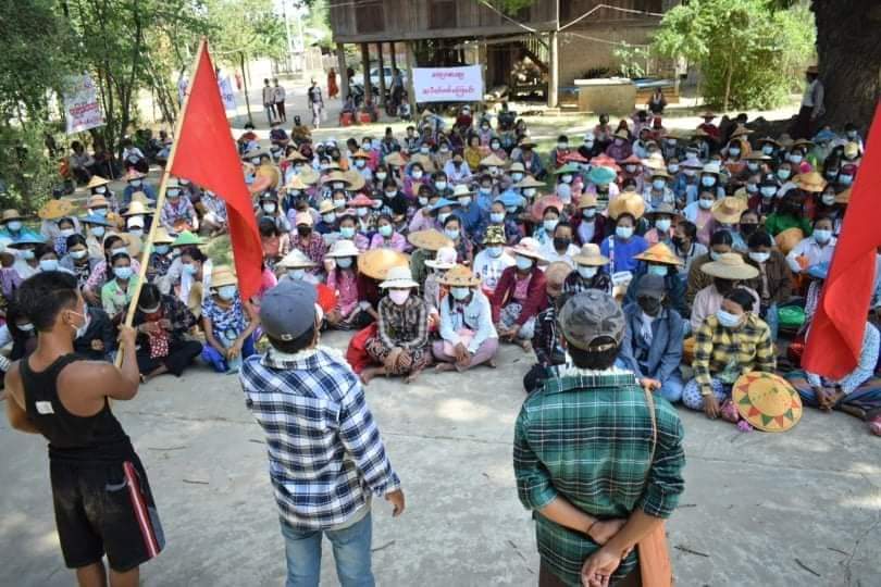 SayuriniIII's tweet photo. Hundreds of people from villages of eastern part of #Yinmabin Tsp and northern part of #Sarlingyi Township, #Sagaing Region rallied and marched yo protest against the military regime.

#July1Coup #MilkTeaAlliance
#WhatsHappeningInMyanmar https://t.co/IvXEaSigPb