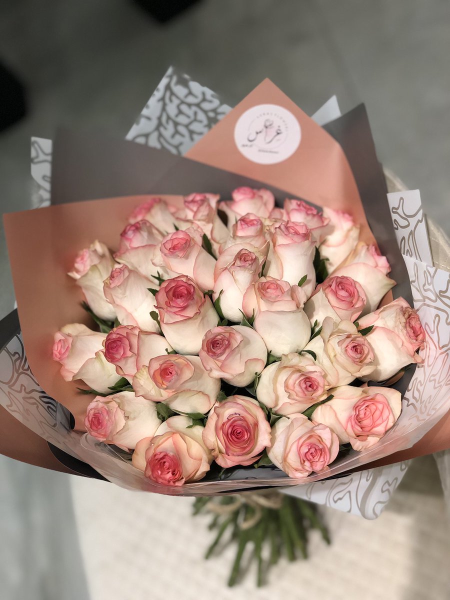 313_shhid's tweet photo. "يلتصق أريج الزهرة باليد التي تقدمها". https://t.co/tBQSAj8xiK