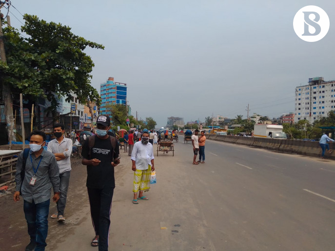 tbsnewsbd's tweet photo. Nationwide strict lockdown begins

Read More: https://t.co/fSiD34KiZs
#nationwidelockdown #strictlockdown #lockdown #lockdown2021 #julylockdown #lawenforce #lockdownrestriction #restriction #lockdownDhaka #bangladesh #Bangladeshlockdown #lockdownphoto #TBSphoto #TBSnews https://t.co/uCOVBs4PVQ