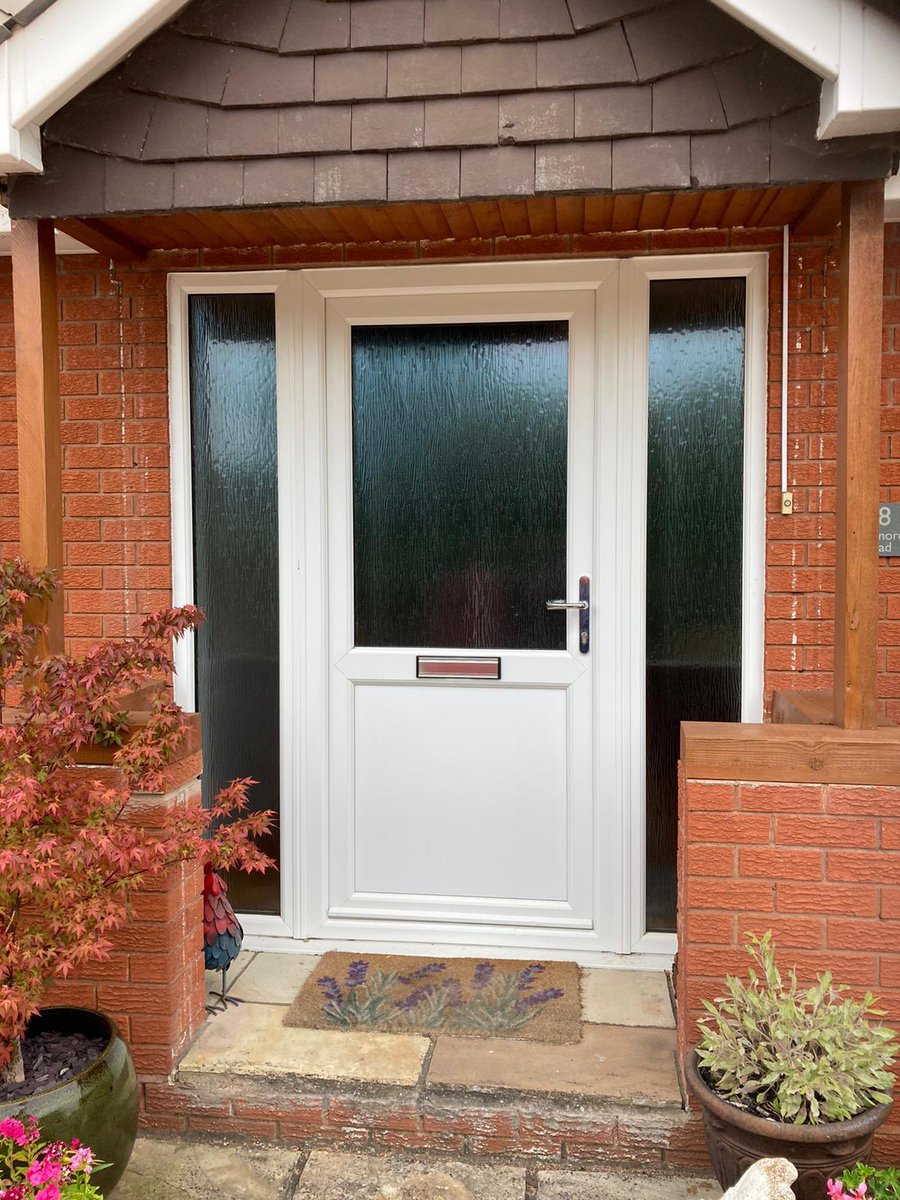 RobbieChrimes's tweet photo. The transformation on this job #amazing bloody love this @EnduranceDoors what do you guys think? @GaryRocal @scottfoster90 @kerriwalker30 @HollieCope10 @Jenny_Harris0 #stafford #solidandsecure #solidtimbercore #compositedoor https://t.co/QncFWIr8kz