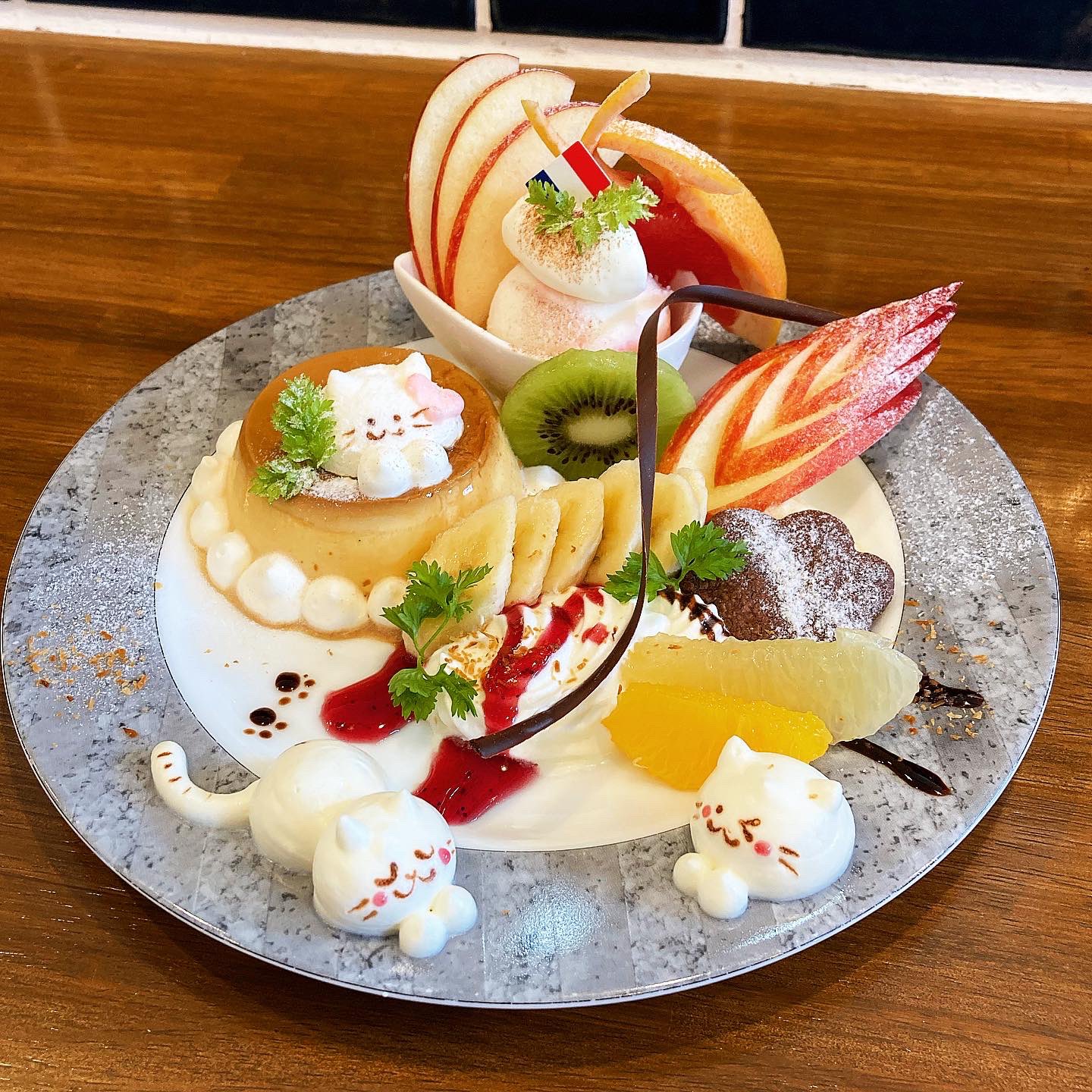 Hina グルメ 関西 Sweets Cafe Amp Bar 2es 奈良 大和西大寺 ネコのスペシャルプリン アラモードプレート 1190円 Set 1500円 ネコのホイップが可愛いスイーツプレート プリンはまったり滑らかで美味しい 数量限定商品ですが 予約で取り置き可能