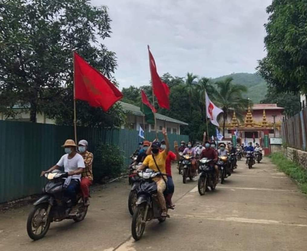 RvlBurma2's tweet photo. In #Hpakant Township, Kachin State, a protest march motorcycle strike against the military dictatorship was held in Sai Taung(#Seikmu) village today.

#WhatsHappeningInMyanmar 
#July1Coup https://t.co/4FyknLypp1