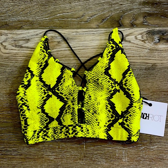 Bad_ASH's tweet photo. So good I had to share! Check out all the items I'm loving on @Poshmarkapp #poshmark #fashion #style #shopmycloset #beachriot #onzie: https://t.co/c7bbG1HZzI https://t.co/76j3gzkFA6