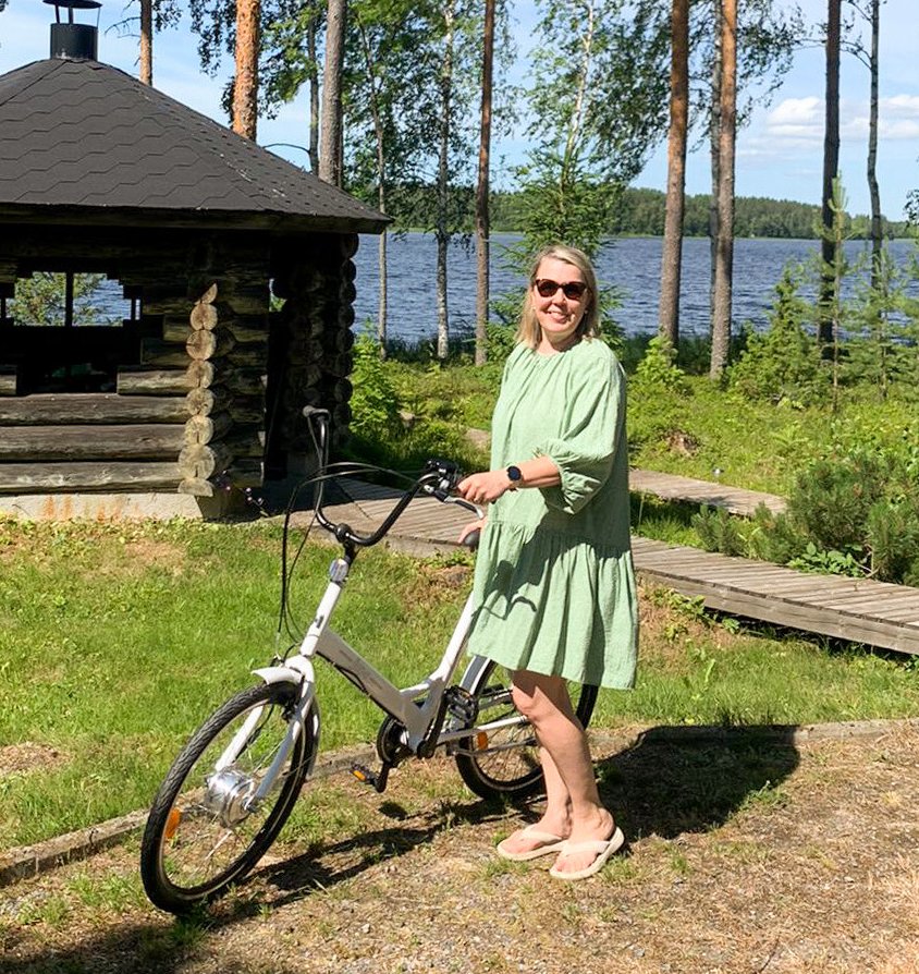 Nyt on ATK-päivillä osastollamme järjestetyn arvonnan voittajalle luovutettu palkinto. Arpaonni suosi Annea! Paljon onnea voittajalle ja suuri kiitos kaikille osallistujille! Annelle toivotamme mukavaa kesää ja iloisia pyöräretkiä mökkimaisemiin Pohjois-Karjalaan! 💚 #atkpaivat