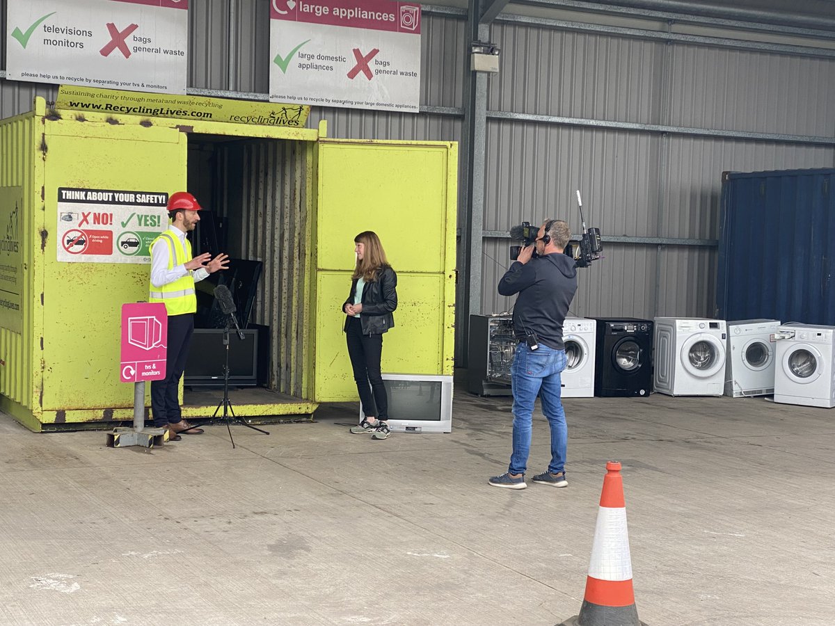 VeoliaUK's tweet image. We fully support the Government’s move to increase the lifespan of electronic goods which will result in carbon savings and boost the circular economy. @TimDuret spoke to @CollettaSmith on @BBCBreakfast about this earlier