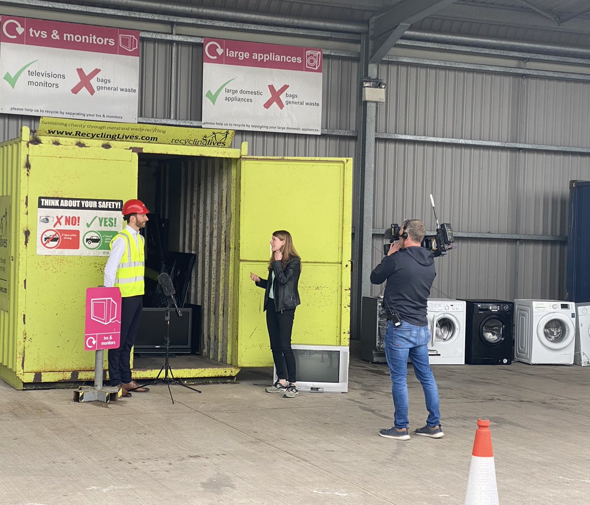 VeoliaUK's tweet image. We fully support the Government’s move to increase the lifespan of electronic goods which will result in carbon savings and boost the circular economy. @TimDuret spoke to @CollettaSmith on @BBCBreakfast about this earlier
