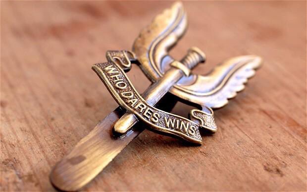 blair_mayne's tweet photo. Remembering on this the 80th anniversary those who founded the #SAS regiment on this day in 1941 #WW2 #WhoDaresWins
#SpecialAirService #MarsAndMinerva #LestWeForget https://t.co/J6bcOgguVN