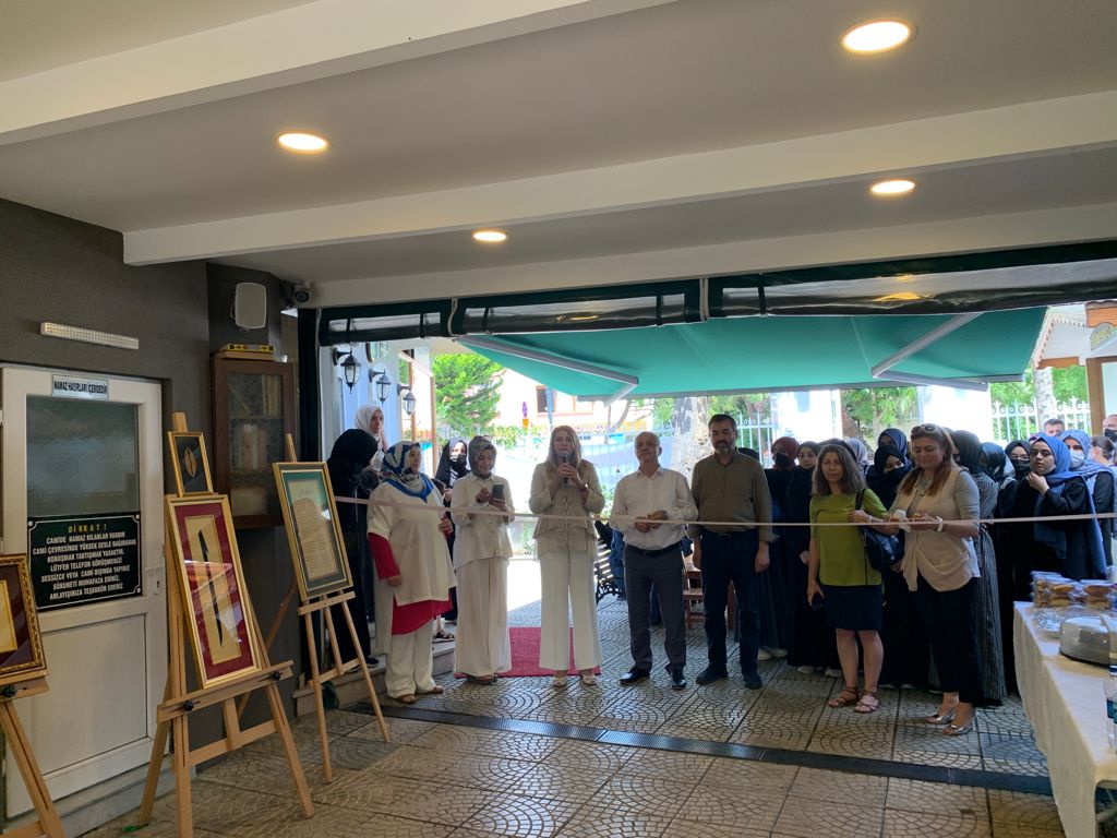 kadikoyhem's tweet photo. Koşuyolu Mahallesi’ n de Kazım İşmen Anadolu Lisesi ve Feridun Paşa Camii, Aile ve Dini Rehberlik Bürosu işbirliği ile “Hayat Boyu Öğrenen Mahalle Projesi Kapsamında”  Üretilen ürünlerle düzenlediğimiz Geleneksel Türk El Sanatları Sergi açılışı, Müftülük Şube Müdürü ve Koşuyolu.. https://t.co/KzQWJbDy4U