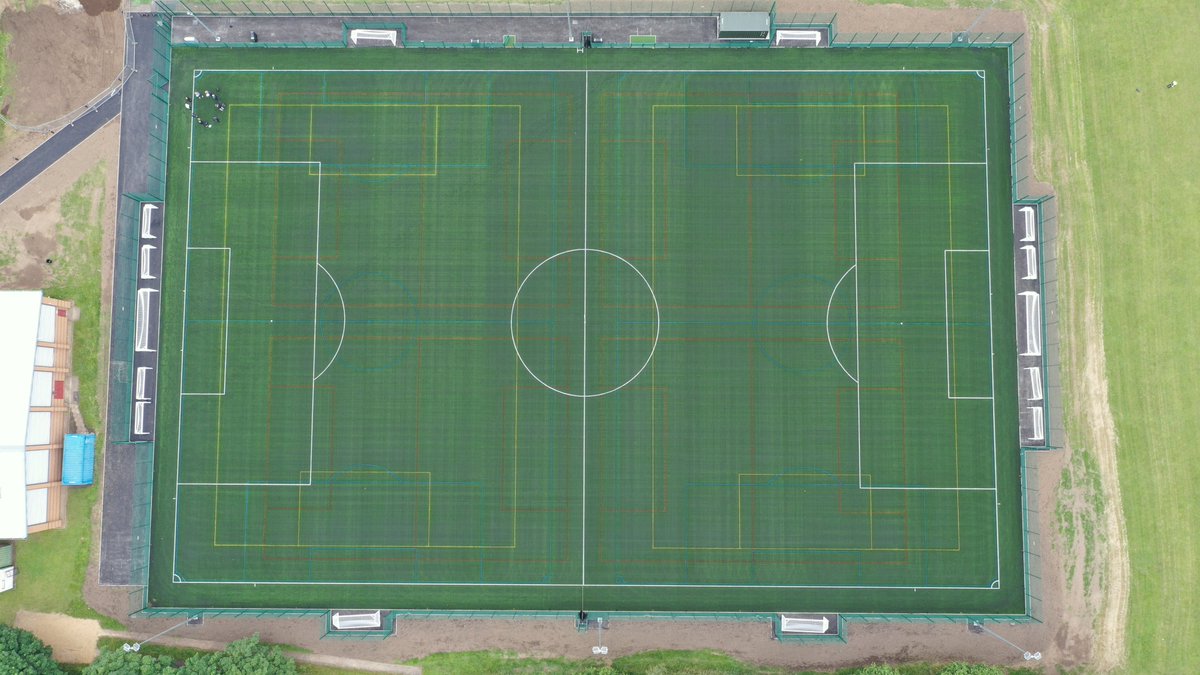 CLsurfacesltd's tweet photo. Another successful handover of a 50mm #3Gpitch this week at @TheSnaithSchool with our partners @CCGrassChina.

@MalcolmGroup #grassrootsfootball #buildinganactivenation #artificialturf https://t.co/mUTWilEsMh