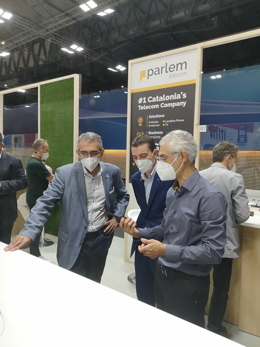 redpuntoes's tweet photo. 📢 Alberto Martínez Lacambra, director general de @redpuntoes visita las empresas de Digital Catalonia en este #MWC21.
#SpainMWC21 #AcceleratingSpain https://t.co/cFZAtFreRq