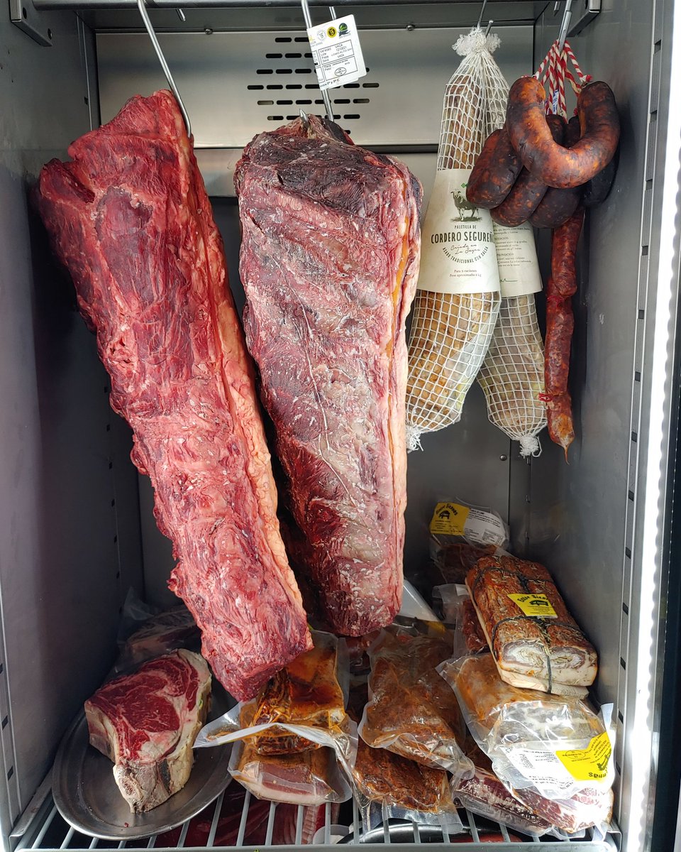uskar_rest's tweet photo. Madurando...
#carnívoros #meatlovers #carnaca #uskar #arganzuela #lavapies #foodies #Madrid #foodporn #maduración https://t.co/q8qYyIOHmO