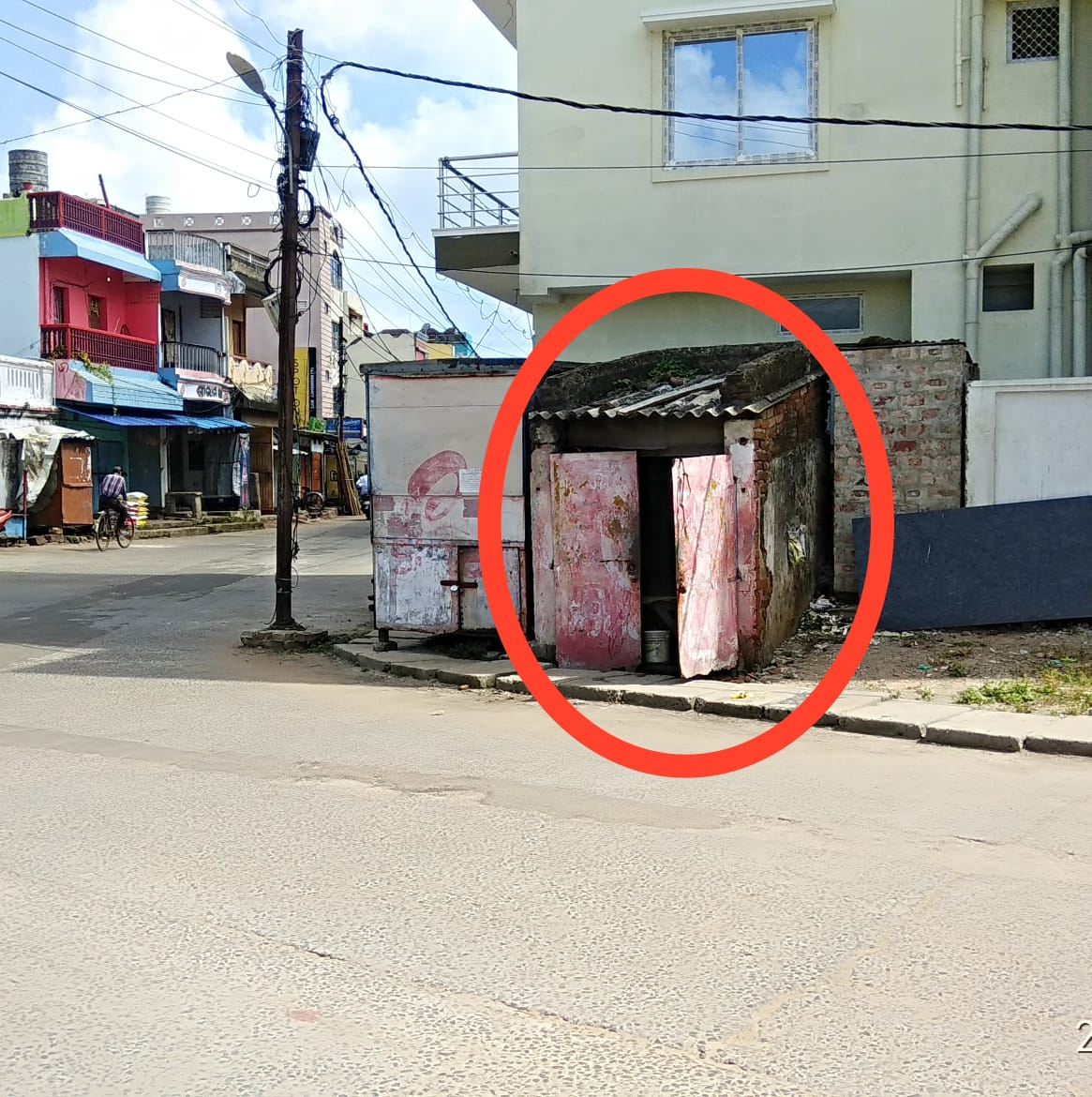 Priyank01724454's tweet photo. #ସ୍ୱାଧୀନତାର ଏତେ ବର୍ଷ ପରେବି ପୁରୀ @Puriulbeo ଅନ୍ତର୍ଗତ ନରେନ୍ଦ୍ର କୋଣ ର ବାହୁଡ଼ା ସାହୁ ଙ୍କ ପାଖରେ ପହଞ୍ଚିନି ମୌଳିକ ସୁବିଧା। ନା ଅଛି ଆଲୋକ ନା ଅଛି ଖାଇବାକୁ ରାସନ୍ ସାମଗ୍ରୀ। ଅନ୍ୟ ର ହାତ ଟେକା ଏକମାତ୍ର ସାହାରା। ଦୟାକରି ଧ୍ୟାନ ଦେବାକୁ @samarth_verma ସାର୍ ଙ୍କୁ ଅନୁରୋଧ। @CMO_Odisha @rajaaswain @CSOPURI https://t.co/FQ3FDjfPmx