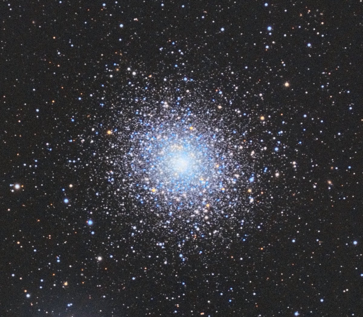 MR_IR_AP's tweet photo. The globular cluster Messier 5 (LRGB)
#globularcluster #messier5 
#deepsky #deepskyobject #Astrophotography #astrophoto2021 #astronomy #universe #astronomia #amateurastronomy #space #zwo #zwoasi #asi1600mm #skywatcher #ed80 #heq5pro #slovakia #zilina #slovensko https://t.co/THLOjIgW9P