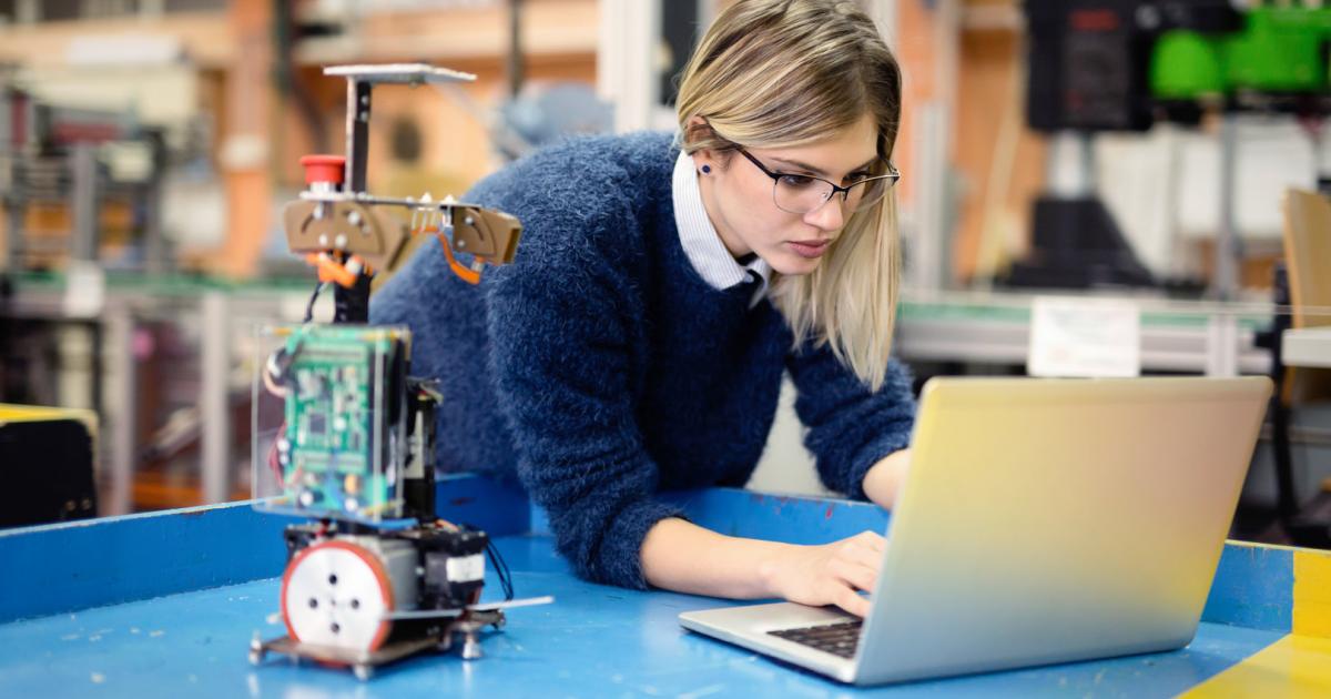 Bei Sprachassistenten wird das Problem deutlich: sie erhalten standardisiert weibliche Stimmen. Der Grund? Bei der Entwicklung solcher Technologien sind immer noch nur wenige Frauen involviert. Diese Initiative will das ändern. #Digitalisierung #KI readyforsocial.com/76c2573aceca