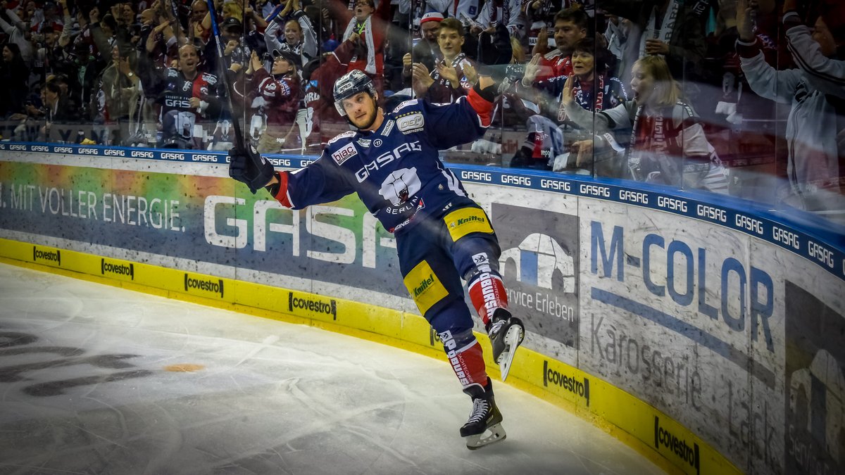 Wally44's tweet photo. Jamie MacQueen ist wieder ein Husky ->

https://t.co/9a8m6osn3b

#ebbAlumni #GodSaveMacQueen https://t.co/L9ITq4elyh