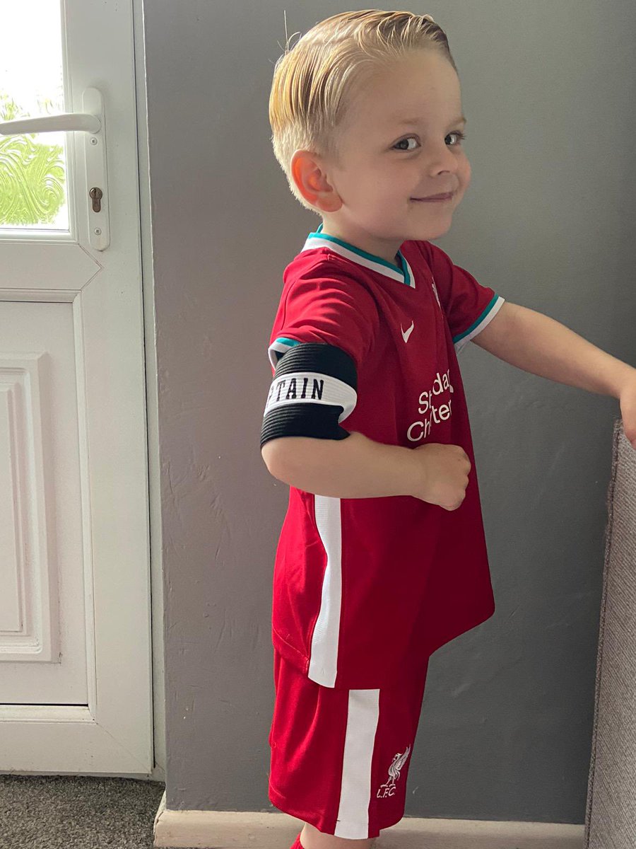 smeethy's tweet image. So my boy had come to school as your sporting hero day today, he picked to go as @JHenderson and even done one of his celebrations. Would love for Jordan to reply to this as my boy would be so excited please share and like and hopefully Jordan will see this #hendo #prouddad
