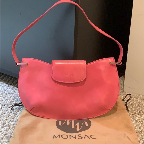 Jazziesposhmark's tweet photo. So good I had to share! Check out all the items I'm loving on @Poshmarkapp #poshmark #fashion #style #shopmycloset #monsac: https://t.co/S7ihceKtsP https://t.co/O6DvUV8Kko