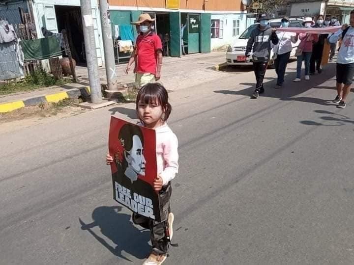 MOGOK, Mandalay Region:

SU HTET WINE, 5-year-old was released on June 30. She was ABDUCTED along with her mother, 44, and her sister, 17, on June 13. Her mother &amp; sister remained in detention. She is traumatized as her father said.

#July1Coup #WhatsHappeningInMyanmar