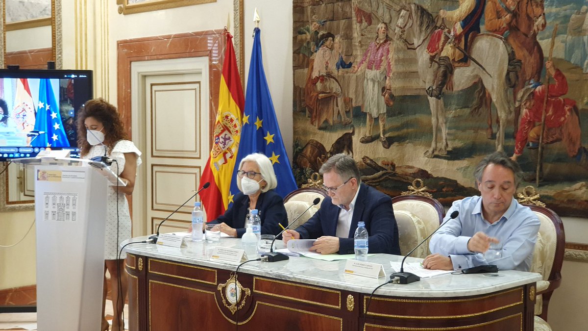 En la mesa redonda intervienen Manuela Aroca Mohedano, Mª Jesús Espuny  Tomás, José Luis Monereo Pérez y @LuisPCapitan