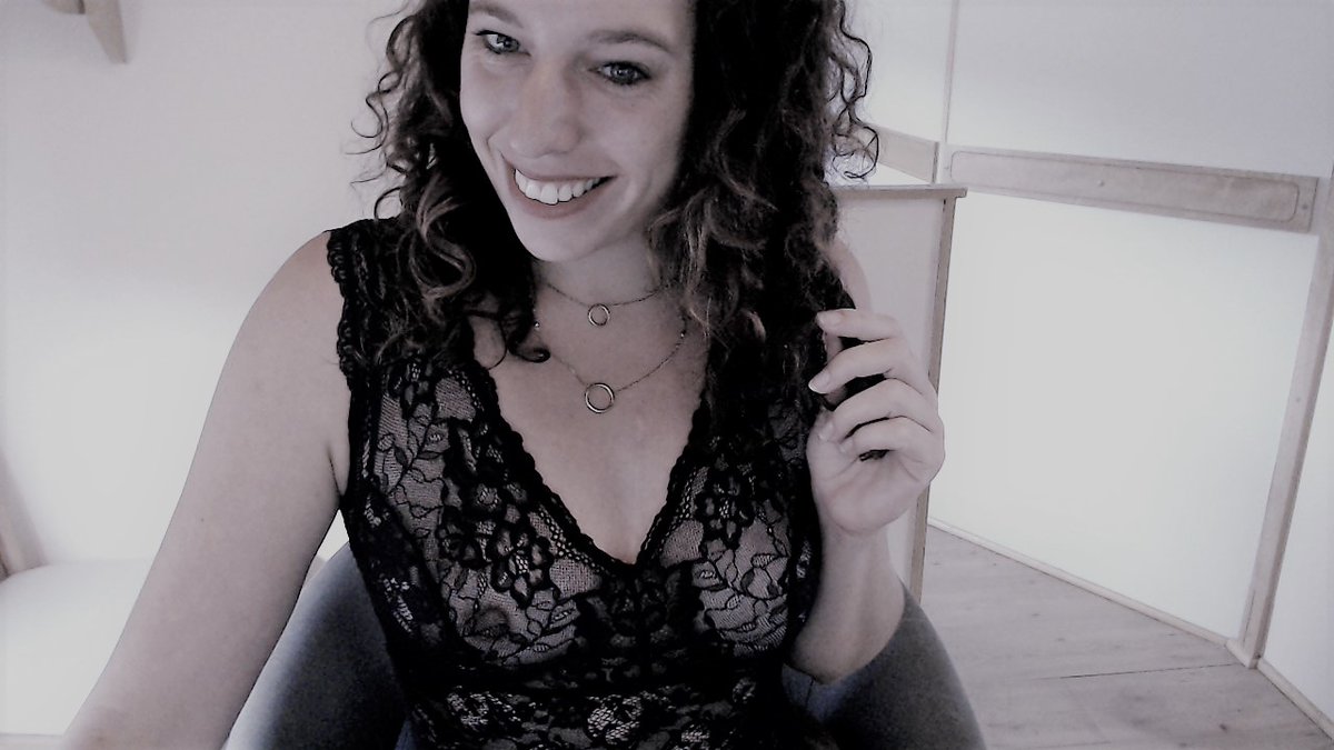 GinaWet's tweet photo. Wie wäre es wenn ich für heiße Gedanken sorge bei diesem Dreckswetter??? Meld dich bei mir😜😘 https://t.co/iOoWcpQpNb https://t.co/ZoNaIoF4f9