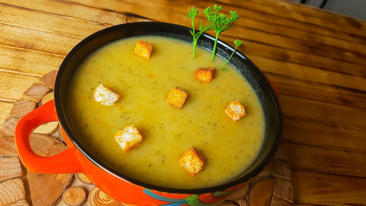 Cooking_Pulse's tweet image. Try our carrot and courgette soup, the combination of flavors work together, and it is such an easy vegetable soup recipe  to make.
Video recipe: youtu.be/bBCtUbAa2OY

#soup #food #delicious #cooking #hungry #eat