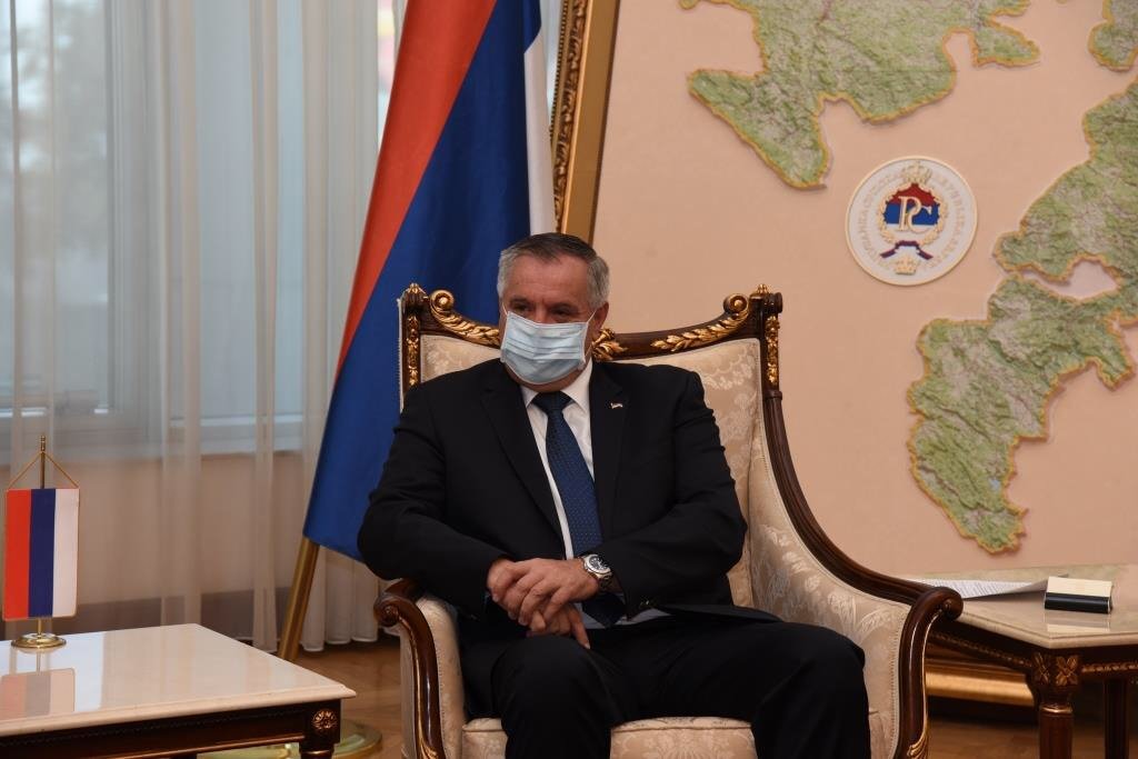 Vlada_Srpske's tweet photo. Предсједник Владе Републике Српске разговараo је данас, у Бањалуци, са резидентном координаторком УН у БиХ, о сарадњи институција Републике Српске и агенција УН-а у БиХ, те могућностима даље подршке УН-а различитим пројектима у Републици Српској.
⬇️⬇️⬇️
https://t.co/k8hgOIaKQv https://t.co/7CYaH0XxQY