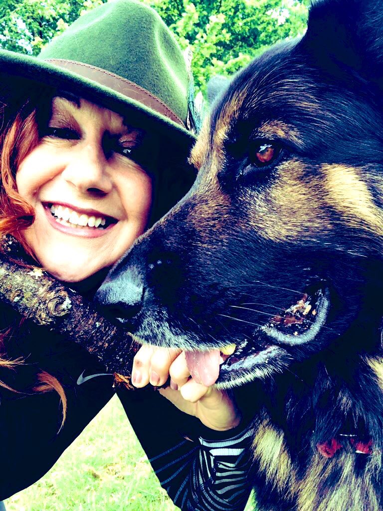 RealShanCothi's tweet photo. Dyma BOB o Lanwinio Shir Gar!! Ma fe’n dipyn o ganwr ac yn joio Bore Cothi @BBCRadioCymru Cofiwch wrando heddi am 11yb - ma fe’n neud ei DEBUT!! 🥰🥰🌟🌟#lawnsio #seren #CaruBob #borecothi #heddi xx https://t.co/p80vX51hvL